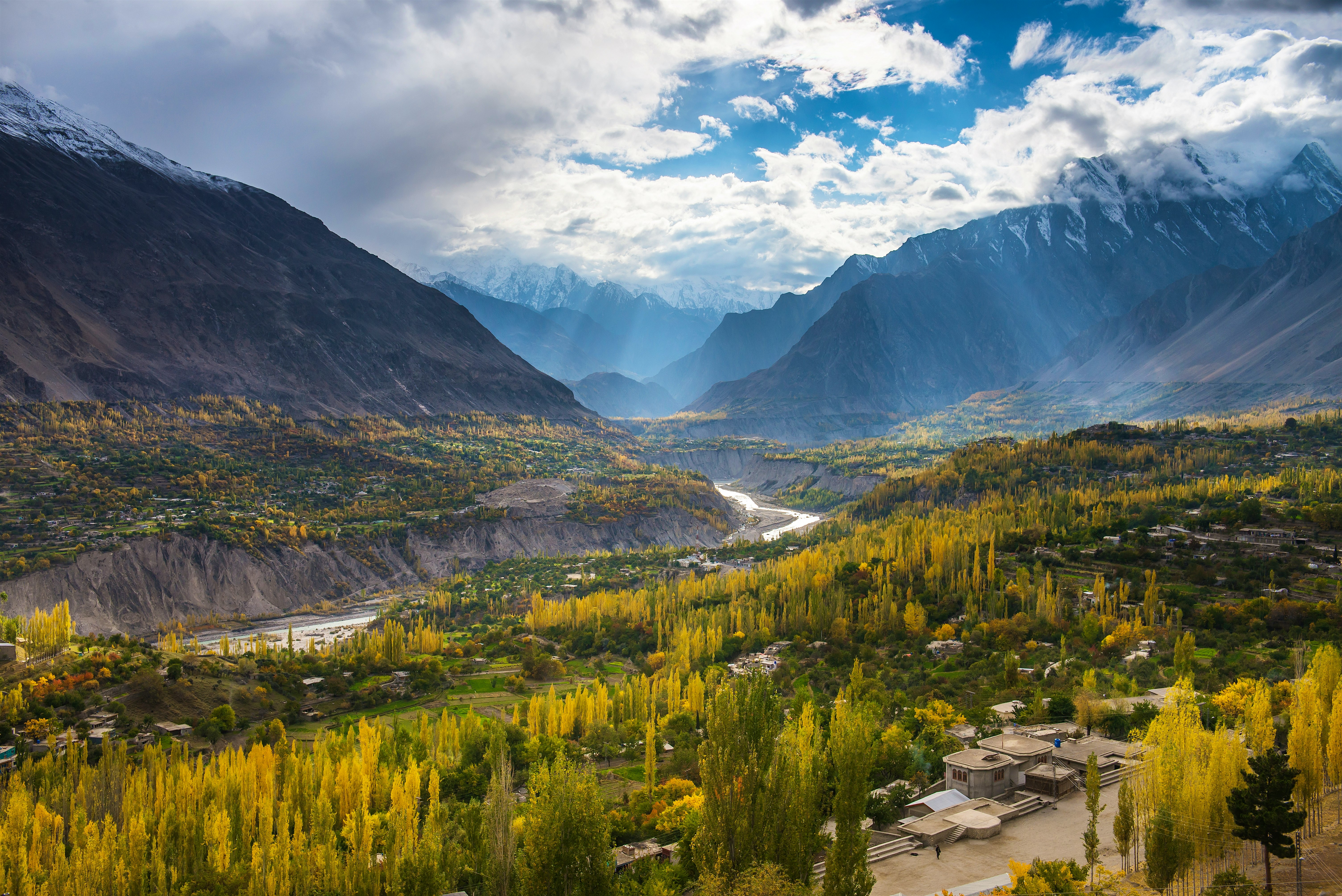 Pakistan travel Lonely